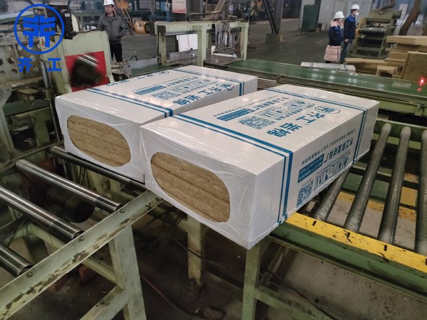 如何進(jìn)行外墻巖棉板保溫施工？