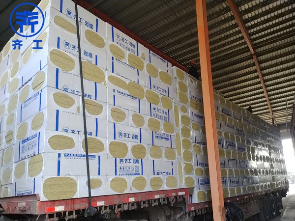 齊工巖棉板發車現場